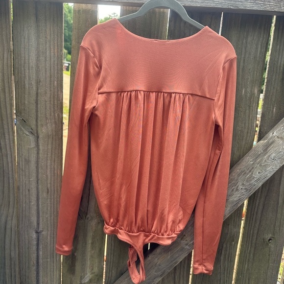 Free People Turnt Metallic Shiny Peach Orange V Neck Drapey Long Sleeve Bodysuit - Picture 13 of 13